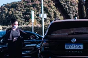 Segundo informações obtidas por meio do sistema do Departamento de Trânsito do Distrito Federal (Detran-DF), o carro preto e com modelo do ano de 2020 pertence a Airton Antônio Soligo