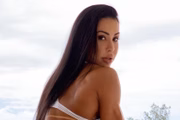 Gracyanne não tem medo de ousar nos cliques postados nas redes sociais