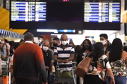 O aeroporto também regiustra momentos de aglomeração e o uso de máscaras é obrigatório
