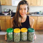 Rhonda Patrick cultiva brotos de brócolis