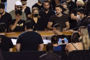Caixão de Marília Mendonça é fechado após velório aberto