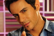 Ricardo Tozzi , galã em Cheias de Charme