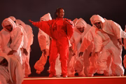 Mesmo grávida, ela dançou durante a performance no Super Bowl