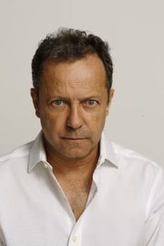 retrato de Vik Muniz