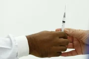 Vacina preparada para aplicação em Goiás na campanha atual