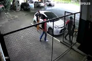 Grupo chegou de carro até o posto