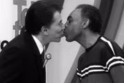  Silvio Santos beijando Gilberto Gil 