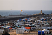 Acampamento ao lado da fronteira entre a Faixa de Gaza e o Egito: Rafah é alvo da ofensiva de Israel