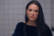 Beleza da personagem de Demi Moore é questionada pela sociedade em A Substância