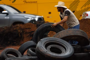 Caminhoneiros e pessoas ligadas ao agro fecham a BR-251 no quilômetro 14