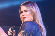 E continua linda!