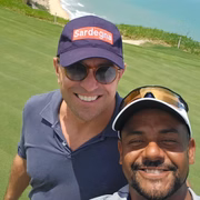Rodrigo Bocardi jogando golfe em Trancoso (BA)