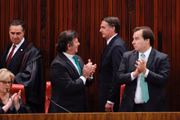 Ministro Luiz Fux e presidente da Câmara, Rodrigo Maia, compuseram a mesa da diplomação