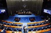 Teoricamente, as emendas parlamentares existem para que uma melhor distribuição do dinheiro público seja feita, uma vez que, em tese, parlamentares estão mais próximos de seus eleitores e conhecem as necessidades de cada região