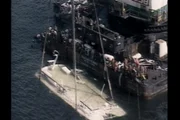Bateau Mouche IV sendo retirado do mar em 1989