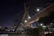 Cartão postal da cidade, Ponte Estaiada fica conecta a Av. Jornalista Roberto Marinho à Marginal Pinheiros