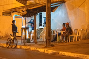Churrasquinhos não param de vender