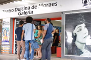 A atriz Dulcina de Moraes montou seu palco no centro de Brasília em 1980