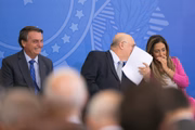 Presidente Jair Bolsonaro e ministro Milton Ribeiro