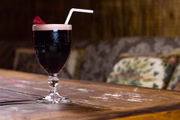 No Empório Árabe, uma pedida diferente e sem álcool é o suco de uva com essência de rosas (R$ 10,90)