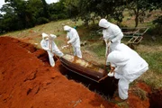 Enterro de vítima de Covid-19, em Goiânia
