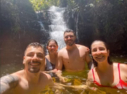 Com ela e o namorado, Murilo Huff, estavam mais dois amigos