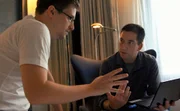 <b>Cidadãoquatro (2014)</b>. No documentário vencedor do Oscar, a cineasta Laura Poitras e o jornalista Glenn Greenwald, um dos responsáveis pela #VazaJato, série de conversas vazadas entre pivôs da força-tarefa Lava Jato, como Sergio Moro, viajam para Hong Kong e conhecem pessoalmente Edward Snowden. Ele revela, por meio de arquivos criptografados, um sorrateiro esquema de vigilância global armado pelas agências de inteligência norte-americanas. <b><a href="https://thoughtmaybe.com/citizenfour/" target="_blank">De graça no site Thought Maybe</a></b>