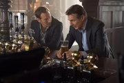 Alex (Patrick Wilson) e Michael (Neeson)