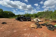 Os homens também tiveram os carros apreendidos