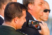 Mauro Cid filma live de Bolsonaro quando era ajudante de ordens da Presidência