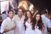 Ao lado da esposa, o prefeito de Salvador com os filhos Bruno e Beatriz
