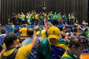 Bolsonaristas extremistas invadiram o plenário do Senado Federal e promoveram quebradeira naquele domingo (8/1)
