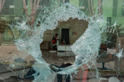 Os vidros do STF foram destruídos
