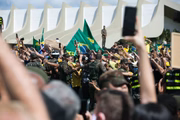 O público pedia o fechamento do Congresso e do STF