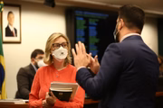 Maria do Rosário e Leonardo Picciani comandam os trabalhos na sessão de instalação da comissão da PEC dos Precatórios