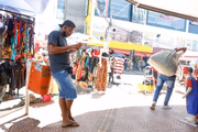 As calçadas lotam, principalmente nos finais de semana