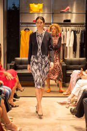 Vestido listrado com casaco elegante