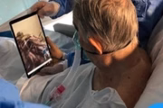 Na Itália, pacientes terminais de coronavírus ganharam o direito de dar adeus às famílias por meio de videoconferências