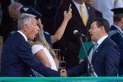 Presidente de Portugal Marcelo Rebelo de Sousa cumprimenta o vice-presidente general Hamilton Mourão