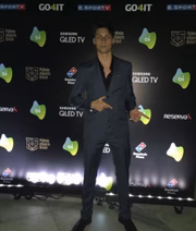 Jair Renan durante cerimônia de prêmio de e-sports