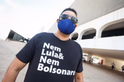 Manifestantes se reúnem em frente ao Museu Nacional para manifestação contra o presidente Jair Bolsonaro