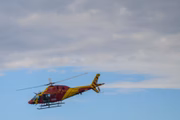 O policial ferido foi levado pelo helicóptero do Corpo de Bombeiros para o hospital