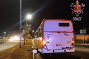 A dinâmica do acidente não foi divulgada. Não houve vítimas no ônibus 