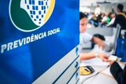 Agência do INSS faz atendimento de aposentados