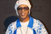 Ronaldinho Gaúcho é condenado a indenizar vizinhos por alagamento