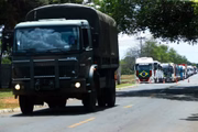 Manifestantes estão em frente ao QG do Exército