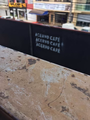 Detalhe do sobrado onde fica o café