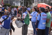 Ato em Brasília acontece enquanto governo se reúne com representantes dos servidores da educação