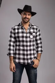 O novo peão chegou no Brasil há sete anos, em busca de novas oportunidades, e vem de uma família humilde do Teerã. 