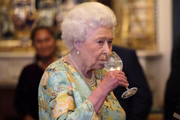 Rainha Elizabeth tem túnel secreto que liga o palácio a um famoso bar em Londres